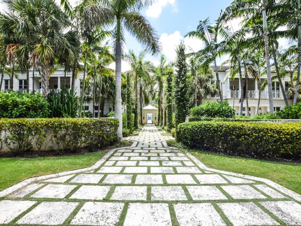 Paradise Island Seven Bedroom Beach Walk to Atlantis! Bahamas Pure Luxury