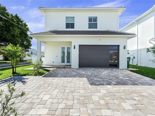 Luxurious Coastal Retreat Near Delnor Wiggins State Park