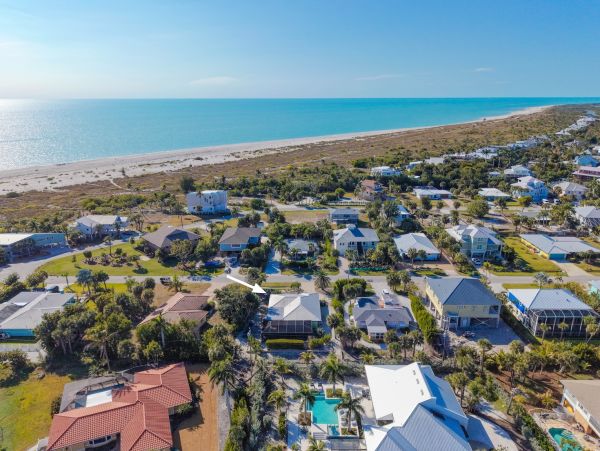 Discover Your Perfect Sanibel Getaway - Pet-Friendly Pool Home