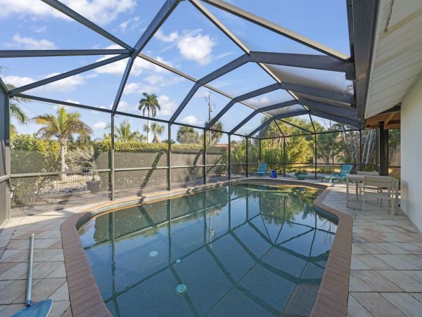 Discover Your Perfect Sanibel Getaway - Pet-Friendly Pool Home
