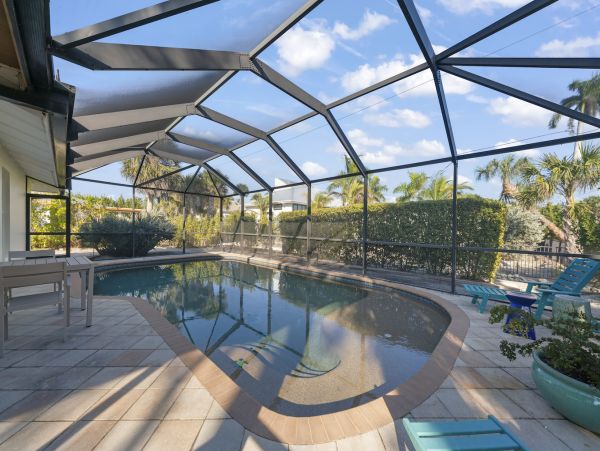 Discover Your Perfect Sanibel Getaway - Pet-Friendly Pool Home