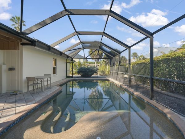 Discover Your Perfect Sanibel Getaway - Pet-Friendly Pool Home