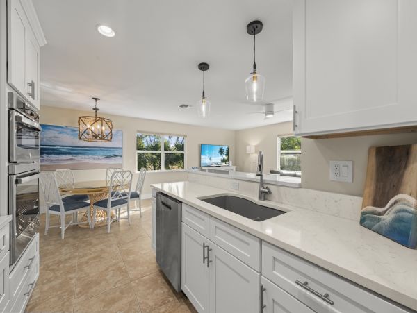 Discover Your Perfect Sanibel Getaway - Pet-Friendly Pool Home