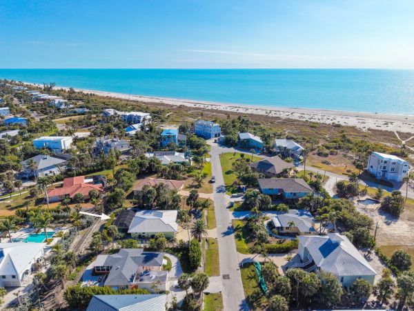 Discover Your Perfect Sanibel Getaway - Pet-Friendly Pool Home
