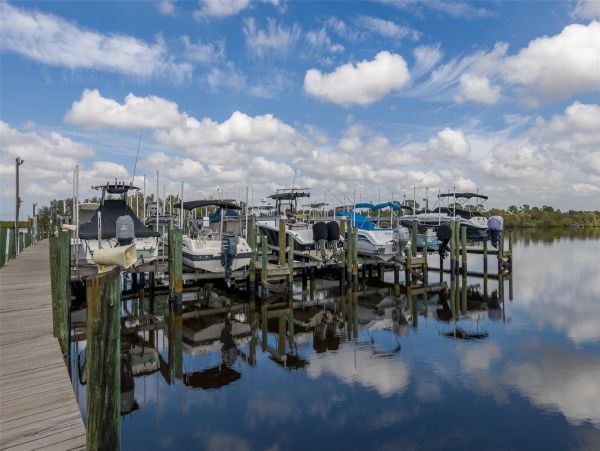 Luxurious 5 Bedroom Waterfront Pool Home in Bradenton