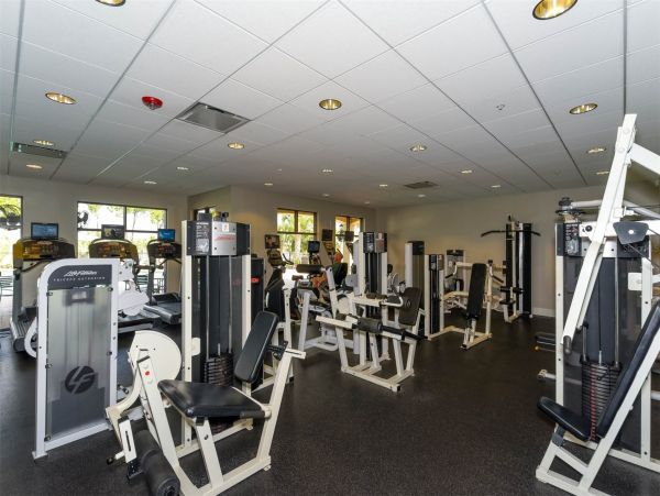 Luxurious 5 Bedroom Waterfront Pool Home in Bradenton