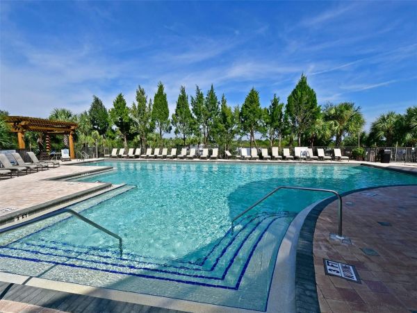 Luxurious 5 Bedroom Waterfront Pool Home in Bradenton