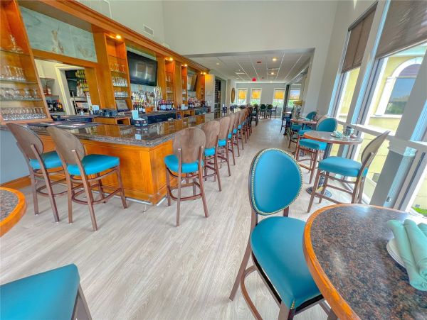 Luxurious 5 Bedroom Waterfront Pool Home in Bradenton