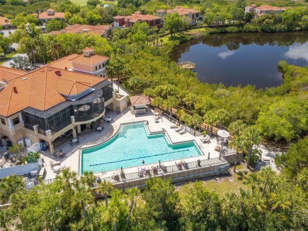 Luxurious 5 Bedroom Waterfront Pool Home in Bradenton