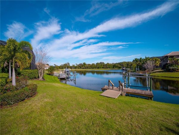 Luxurious 5 Bedroom Waterfront Pool Home in Bradenton