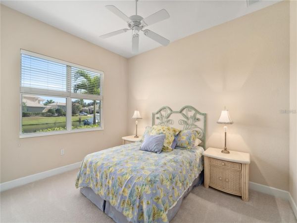 Luxurious 5 Bedroom Waterfront Pool Home in Bradenton