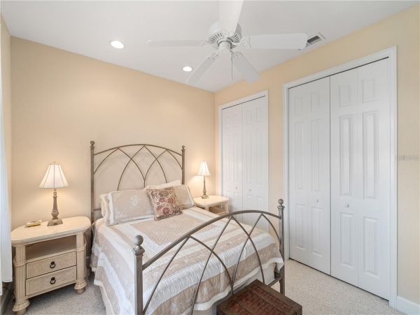 Luxurious 5 Bedroom Waterfront Pool Home in Bradenton