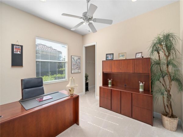 Luxurious 5 Bedroom Waterfront Pool Home in Bradenton