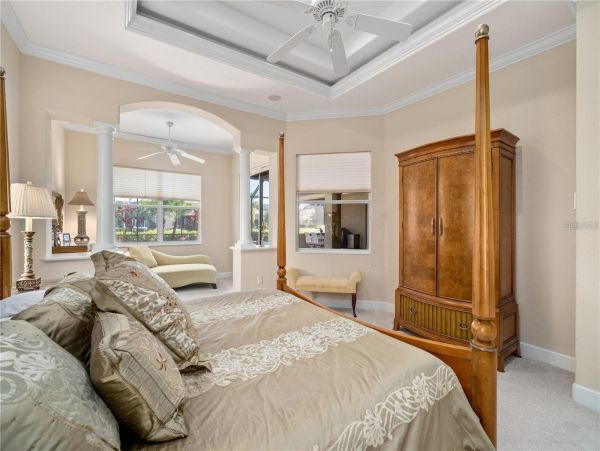 Luxurious 5 Bedroom Waterfront Pool Home in Bradenton