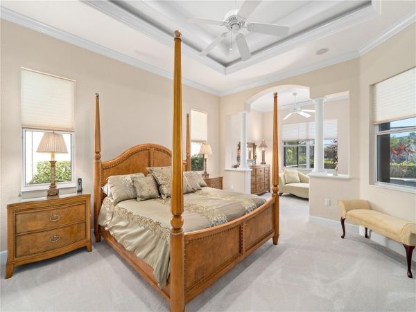 Luxurious 5 Bedroom Waterfront Pool Home in Bradenton