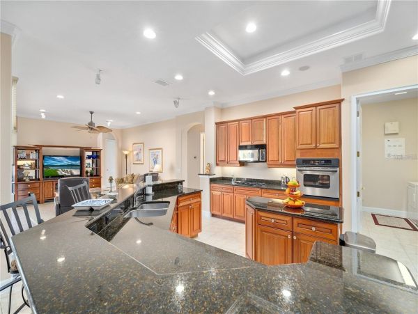 Luxurious 5 Bedroom Waterfront Pool Home in Bradenton