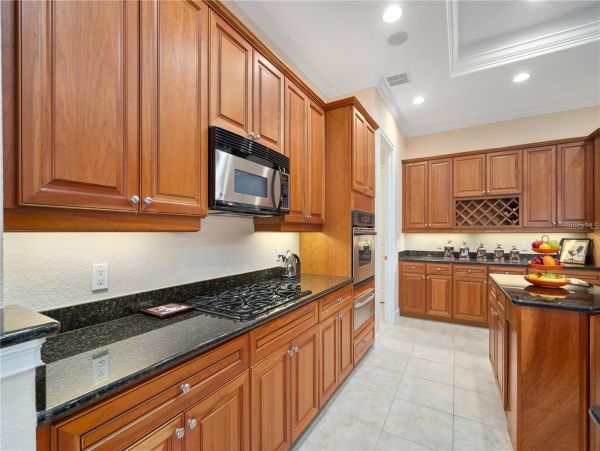 Luxurious 5 Bedroom Waterfront Pool Home in Bradenton