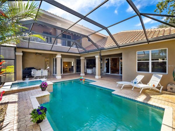 Luxurious 5 Bedroom Waterfront Pool Home in Bradenton