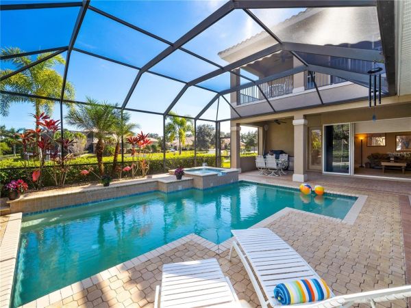 Luxurious 5 Bedroom Waterfront Pool Home in Bradenton
