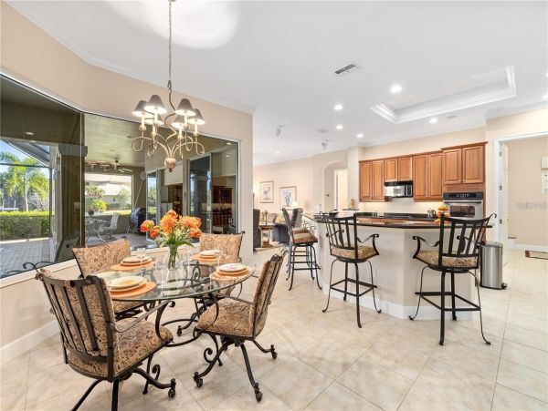 Luxurious 5 Bedroom Waterfront Pool Home in Bradenton
