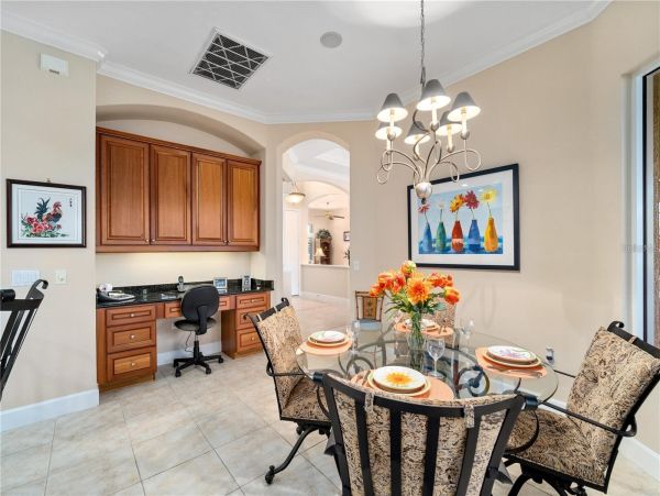Luxurious 5 Bedroom Waterfront Pool Home in Bradenton