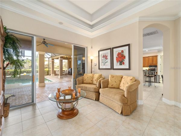 Luxurious 5 Bedroom Waterfront Pool Home in Bradenton