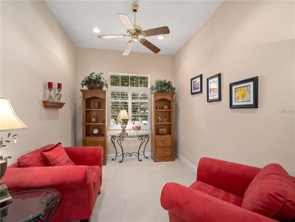 Luxurious 5 Bedroom Waterfront Pool Home in Bradenton