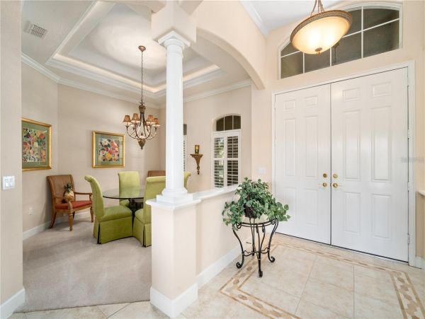 Luxurious 5 Bedroom Waterfront Pool Home in Bradenton