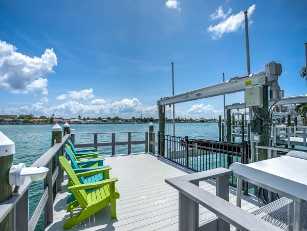 Discover Your Perfect Vacation Retreat: Spacious Home with Hot Tub