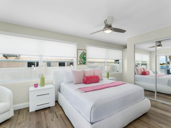 Discover Your Perfect Vacation Retreat: Spacious Home with Hot Tub