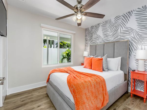 Discover Your Perfect Vacation Retreat: Spacious Home with Hot Tub