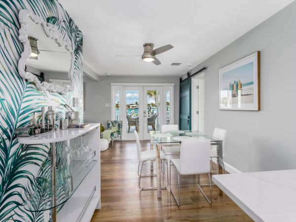 Discover Your Perfect Vacation Retreat: Spacious Home with Hot Tub