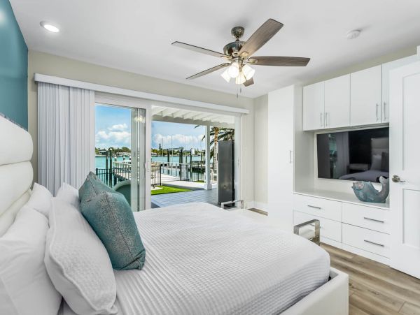 Discover Your Perfect Vacation Retreat: Spacious Home with Hot Tub