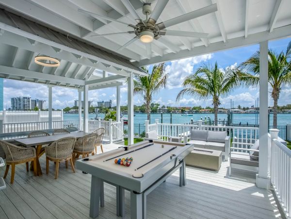 Discover Your Perfect Vacation Retreat: Spacious Home with Hot Tub