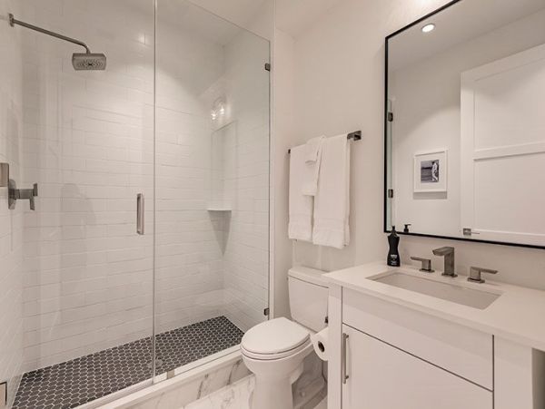 Naples Vacation Luxury Condo Steps from Your Door Call Today