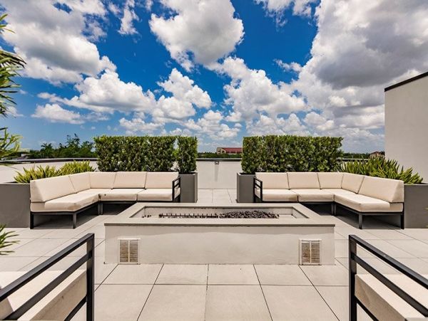 Naples Vacation Luxury Condo Steps from Your Door Call Today