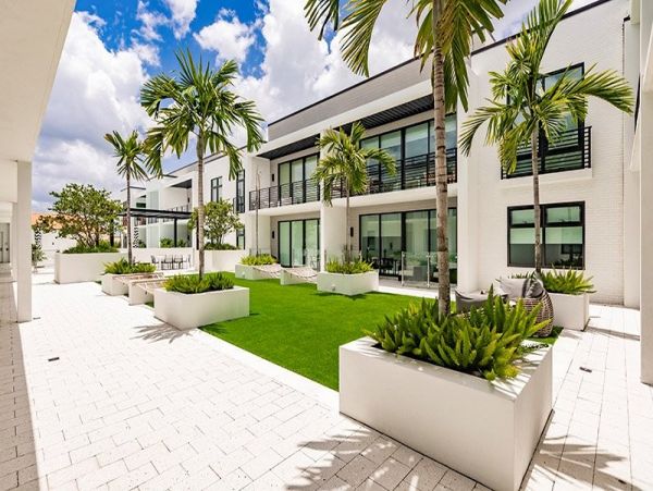 Naples Vacation Luxury Condo Steps from Your Door Call Today
