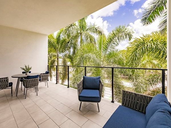 Naples Vacation Luxury Condo Steps from Your Door Call Today