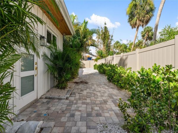 Exceptional Mid-Century Modern Home Near Siesta Key Beach