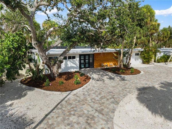 Exceptional Mid-Century Modern Home Near Siesta Key Beach