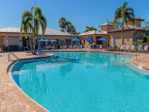 Luxurious Pool Home in Bradenton - Your Dream Getaway