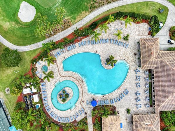 Luxurious Pool Home in Bradenton - Your Dream Getaway