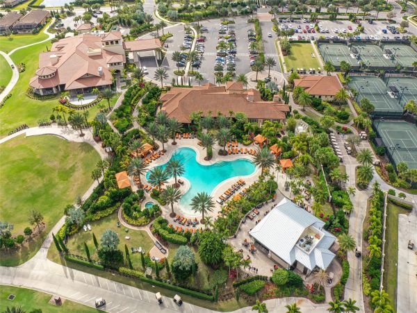 Luxurious Pool Home in Bradenton - Your Dream Getaway