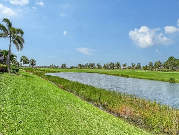 Luxurious Pool Home in Bradenton - Your Dream Getaway