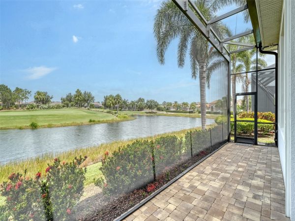 Luxurious Pool Home in Bradenton - Your Dream Getaway