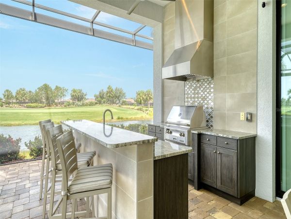 Luxurious Pool Home in Bradenton - Your Dream Getaway