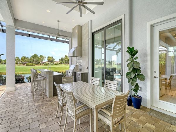 Luxurious Pool Home in Bradenton - Your Dream Getaway