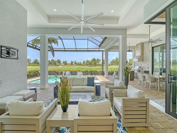 Luxurious Pool Home in Bradenton - Your Dream Getaway