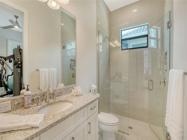 Luxurious Pool Home in Bradenton - Your Dream Getaway