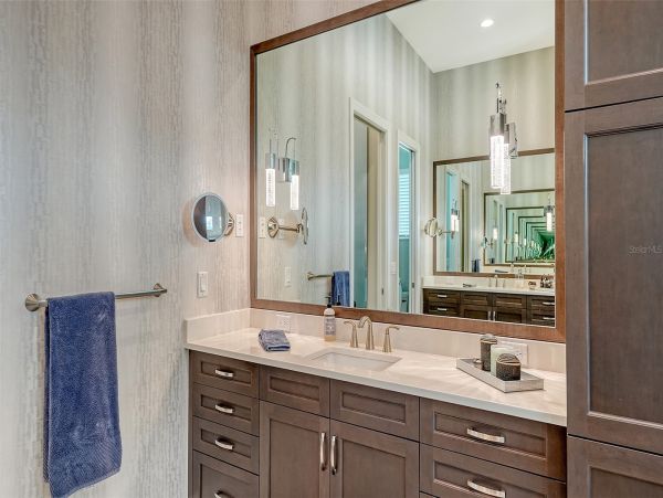 Luxurious Pool Home in Bradenton - Your Dream Getaway